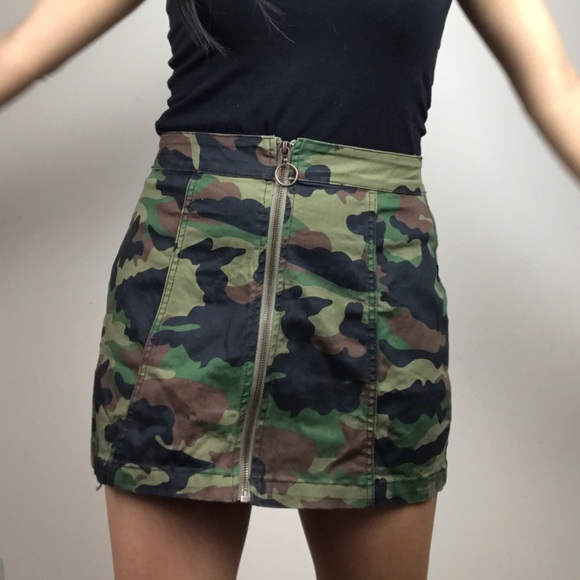 Camo mini skirt! - Picture 4 of 8